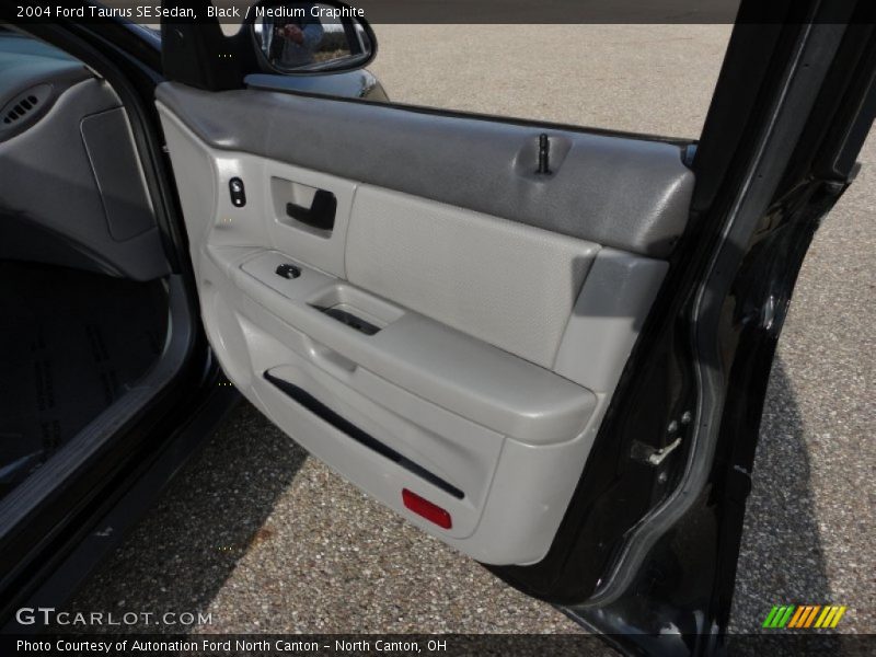 Black / Medium Graphite 2004 Ford Taurus SE Sedan