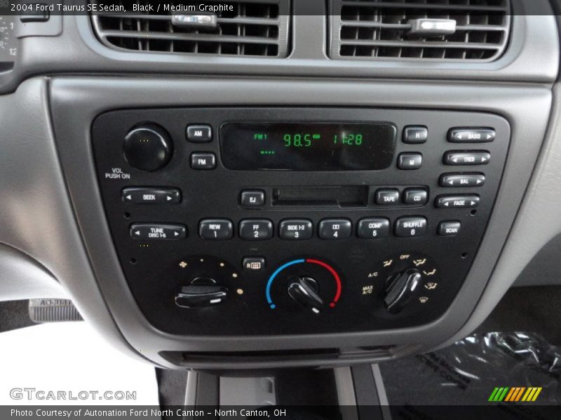 Black / Medium Graphite 2004 Ford Taurus SE Sedan