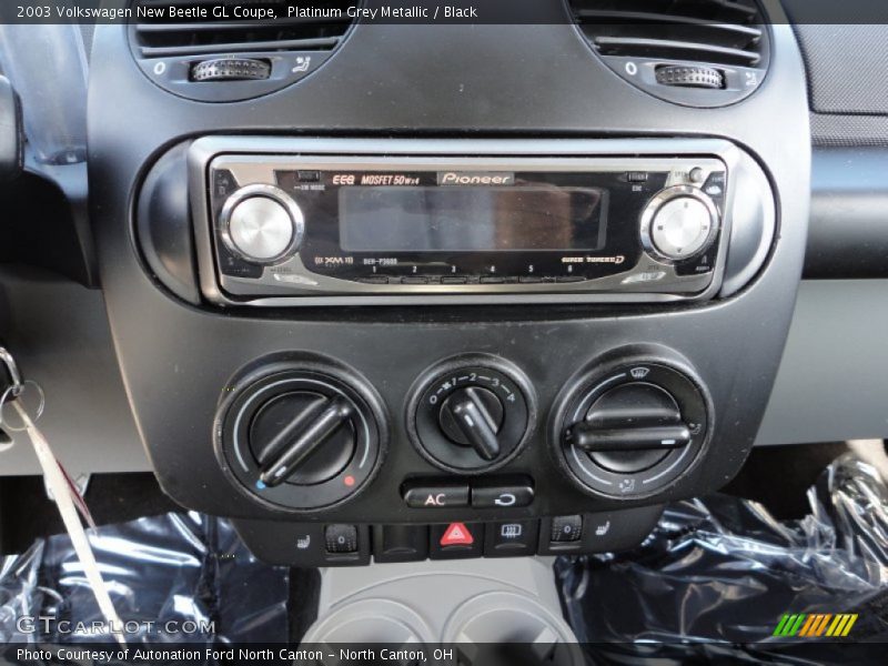 Platinum Grey Metallic / Black 2003 Volkswagen New Beetle GL Coupe