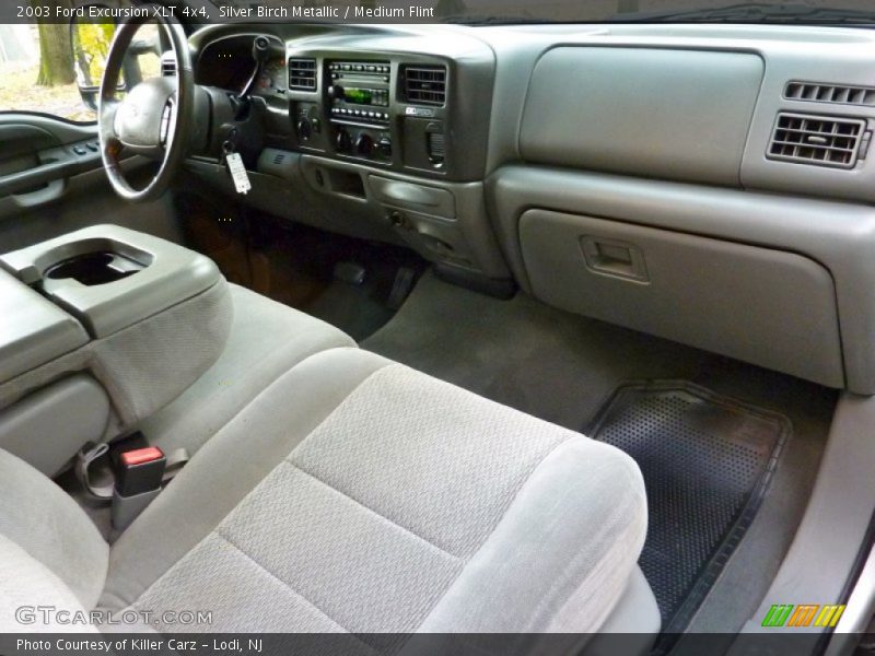 Dashboard of 2003 Excursion XLT 4x4