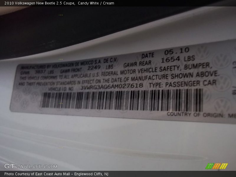 Candy White / Cream 2010 Volkswagen New Beetle 2.5 Coupe