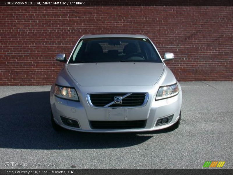 Silver Metallic / Off Black 2009 Volvo V50 2.4i