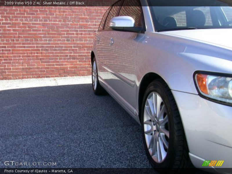 Silver Metallic / Off Black 2009 Volvo V50 2.4i