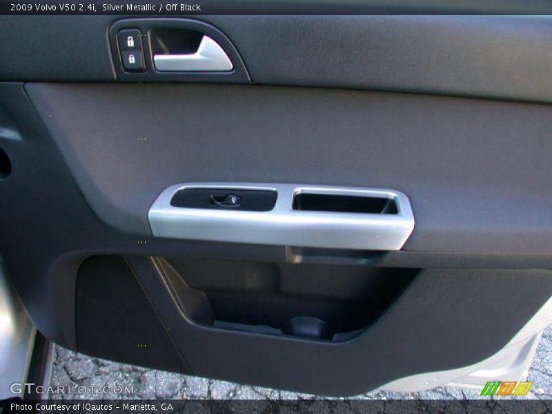 Silver Metallic / Off Black 2009 Volvo V50 2.4i