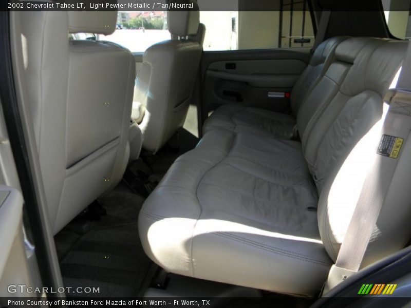 Light Pewter Metallic / Tan/Neutral 2002 Chevrolet Tahoe LT