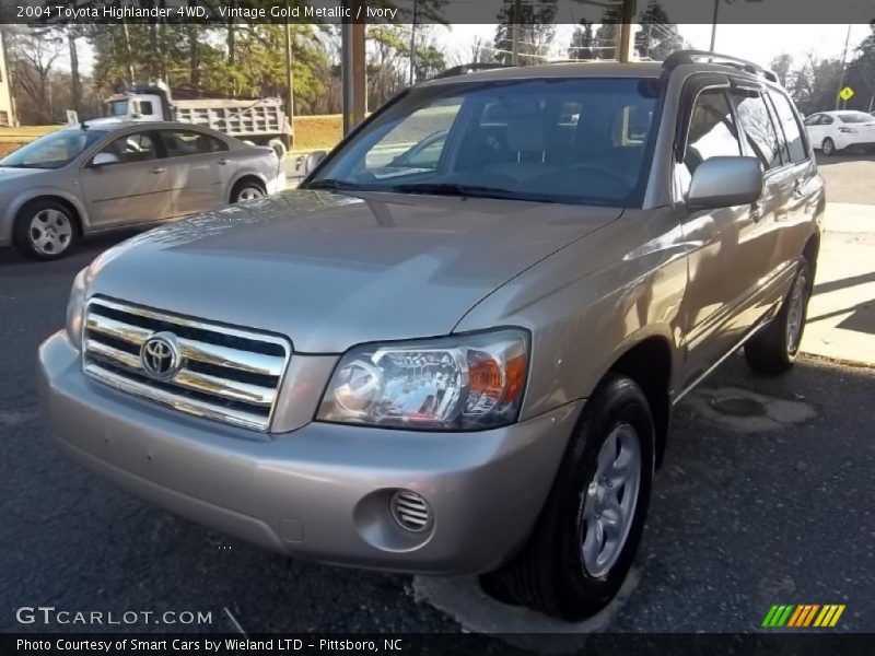Vintage Gold Metallic / Ivory 2004 Toyota Highlander 4WD
