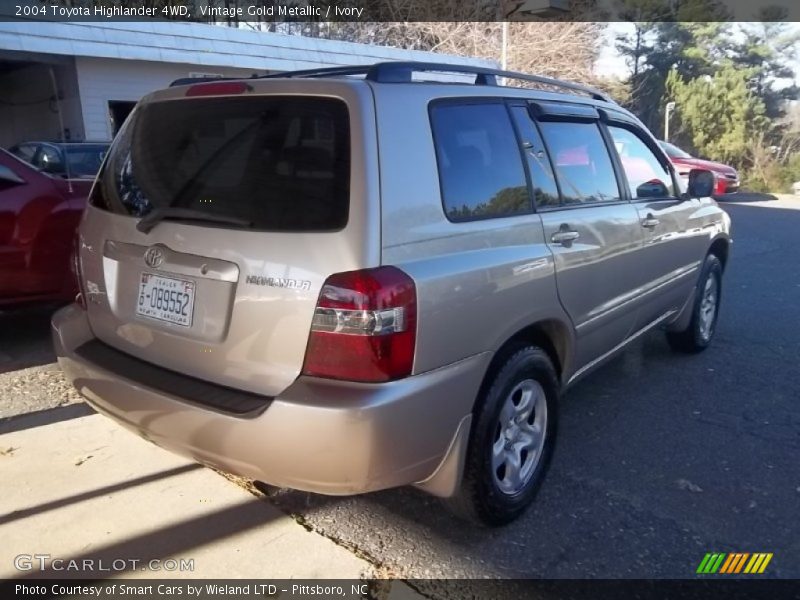 Vintage Gold Metallic / Ivory 2004 Toyota Highlander 4WD