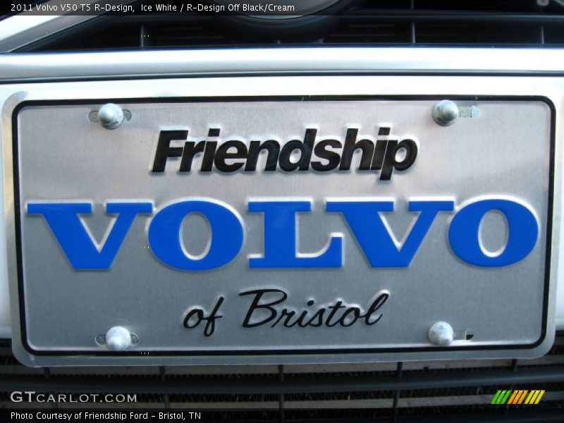 Ice White / R-Design Off Black/Cream 2011 Volvo V50 T5 R-Design