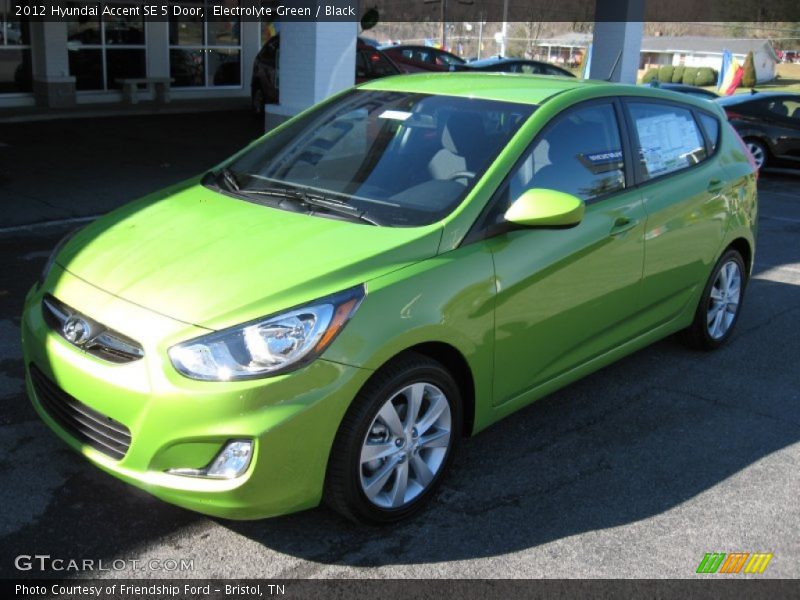 Front 3/4 View of 2012 Accent SE 5 Door