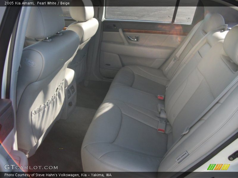 Pearl White / Beige 2005 Kia Amanti