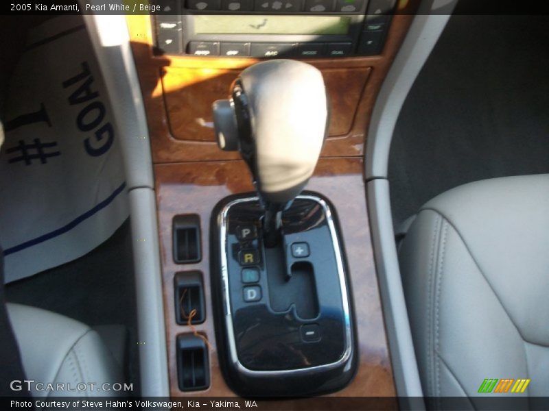 Pearl White / Beige 2005 Kia Amanti