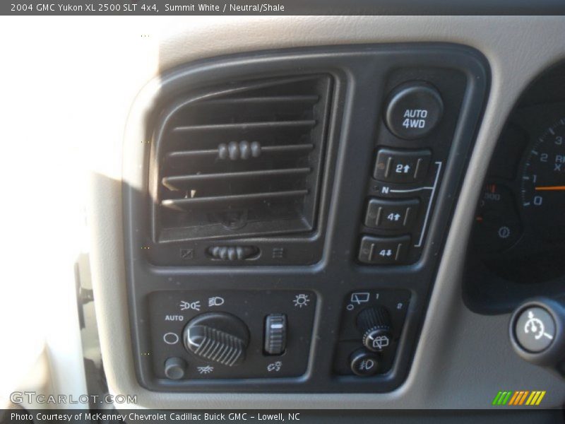 Summit White / Neutral/Shale 2004 GMC Yukon XL 2500 SLT 4x4