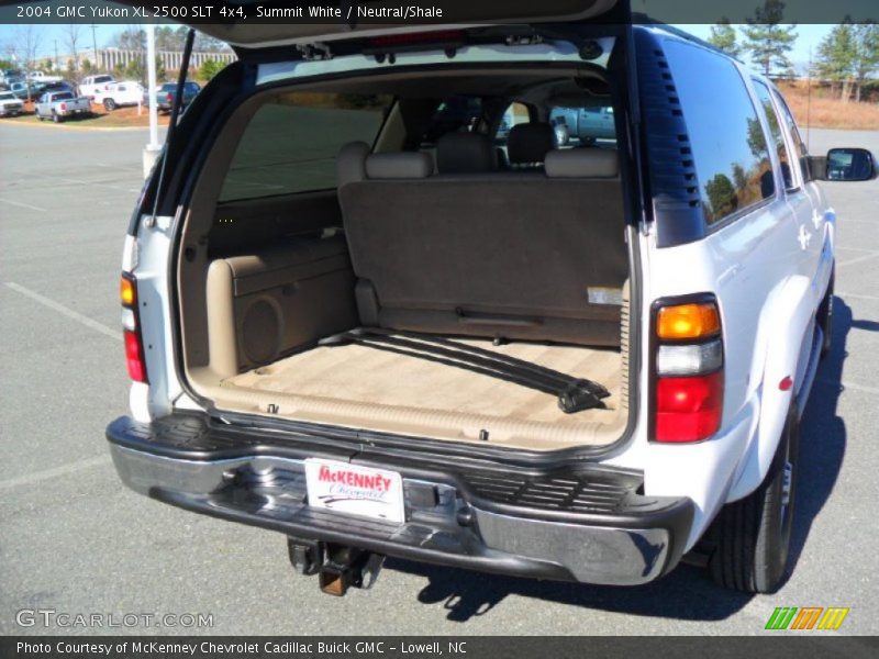 Summit White / Neutral/Shale 2004 GMC Yukon XL 2500 SLT 4x4
