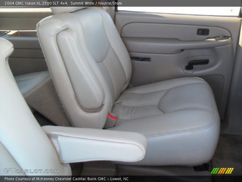 Summit White / Neutral/Shale 2004 GMC Yukon XL 2500 SLT 4x4