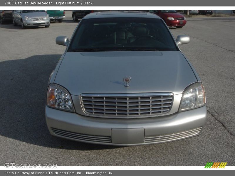 Light Platinum / Black 2005 Cadillac DeVille Sedan