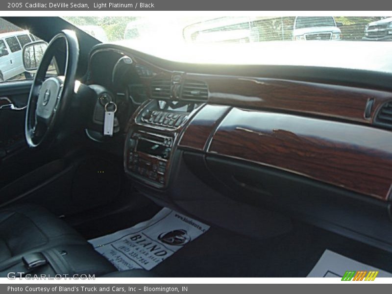 Light Platinum / Black 2005 Cadillac DeVille Sedan