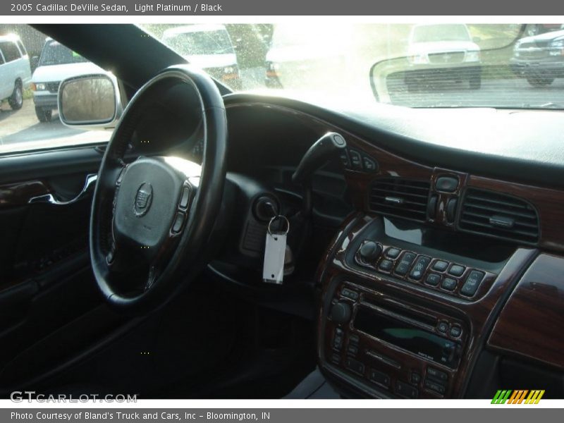 Light Platinum / Black 2005 Cadillac DeVille Sedan