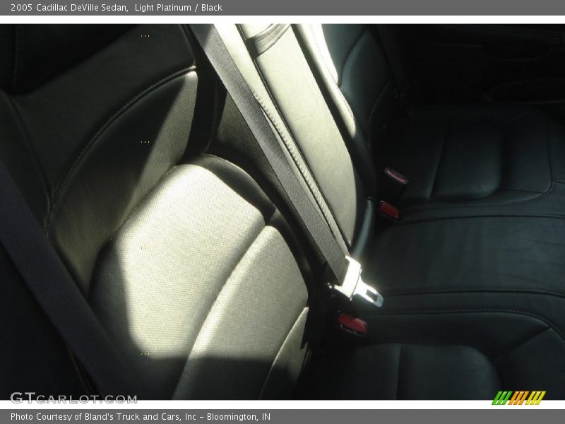 Light Platinum / Black 2005 Cadillac DeVille Sedan