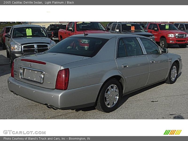 Light Platinum / Black 2005 Cadillac DeVille Sedan