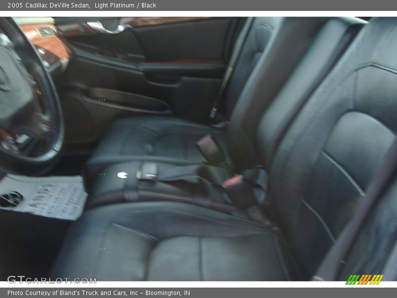 Light Platinum / Black 2005 Cadillac DeVille Sedan