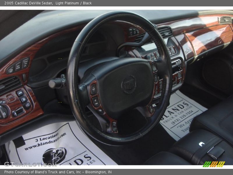 Light Platinum / Black 2005 Cadillac DeVille Sedan