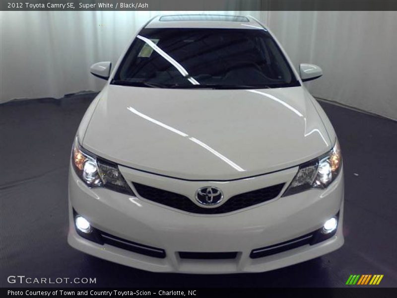 Super White / Black/Ash 2012 Toyota Camry SE