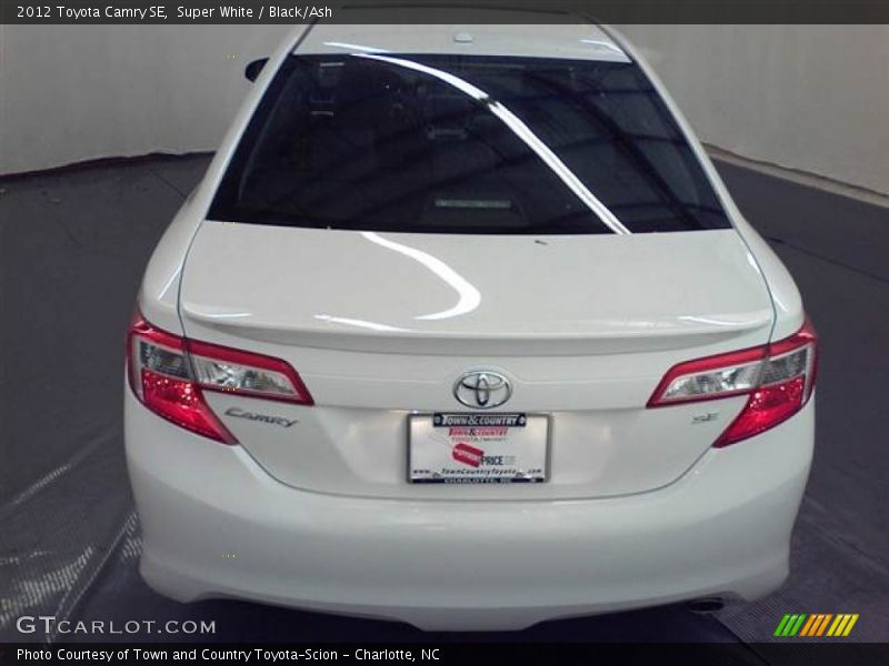 Super White / Black/Ash 2012 Toyota Camry SE