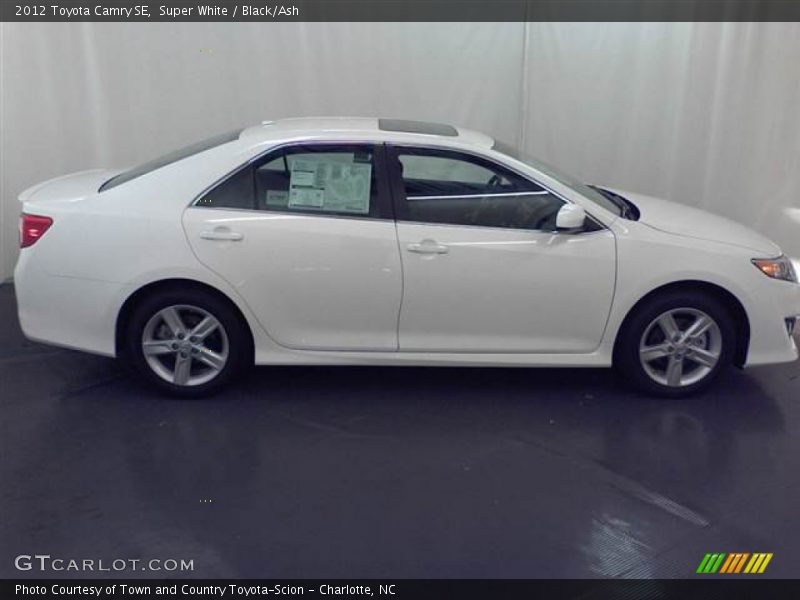 Super White / Black/Ash 2012 Toyota Camry SE