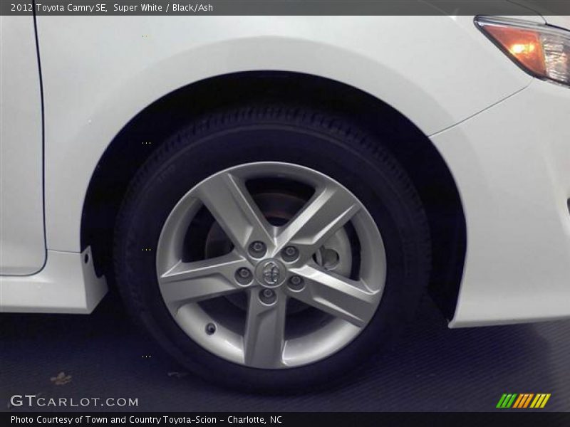 Super White / Black/Ash 2012 Toyota Camry SE