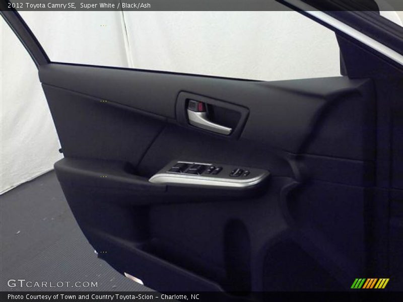 Super White / Black/Ash 2012 Toyota Camry SE