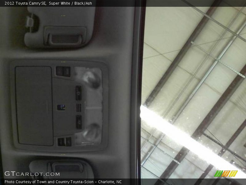 Super White / Black/Ash 2012 Toyota Camry SE