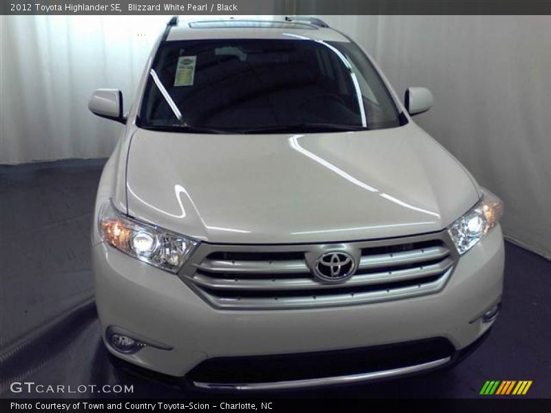 Blizzard White Pearl / Black 2012 Toyota Highlander SE