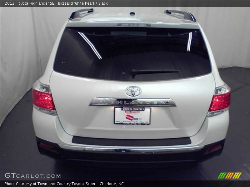 Blizzard White Pearl / Black 2012 Toyota Highlander SE