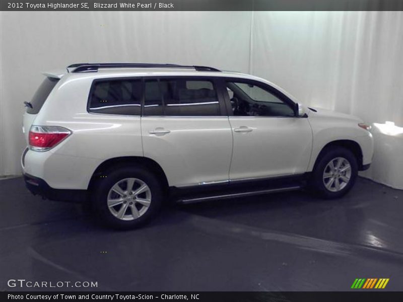 Blizzard White Pearl / Black 2012 Toyota Highlander SE