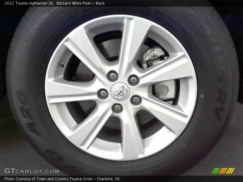 Blizzard White Pearl / Black 2012 Toyota Highlander SE