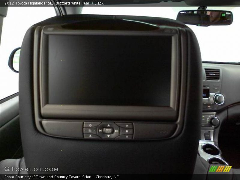 Blizzard White Pearl / Black 2012 Toyota Highlander SE