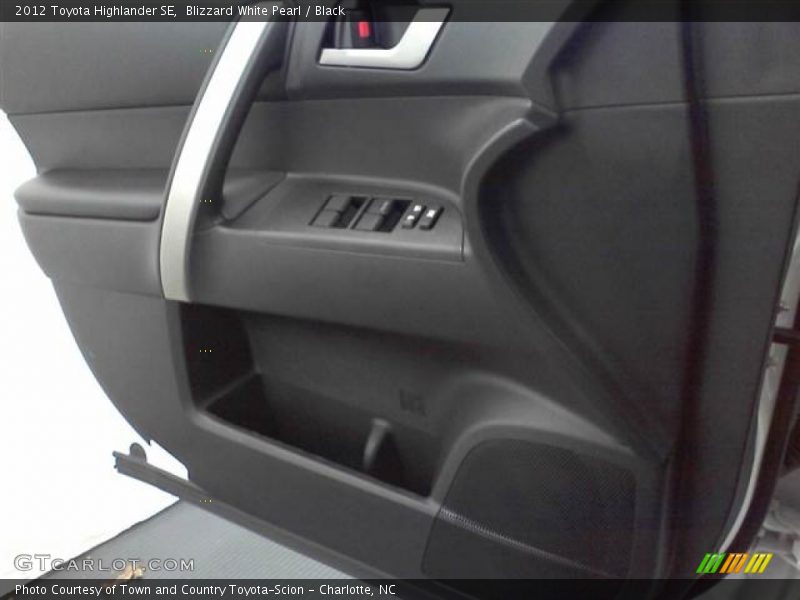 Blizzard White Pearl / Black 2012 Toyota Highlander SE