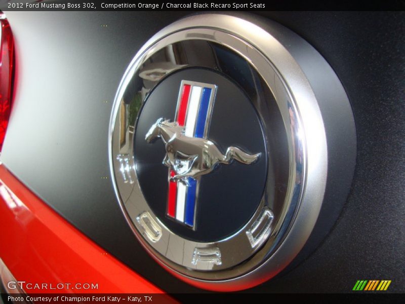 Pony faux gascap - 2012 Ford Mustang Boss 302