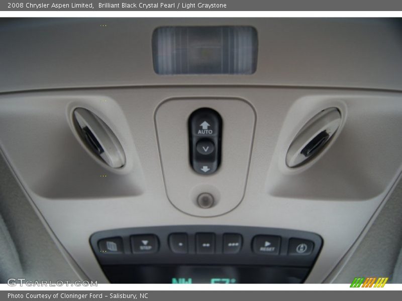 Brilliant Black Crystal Pearl / Light Graystone 2008 Chrysler Aspen Limited