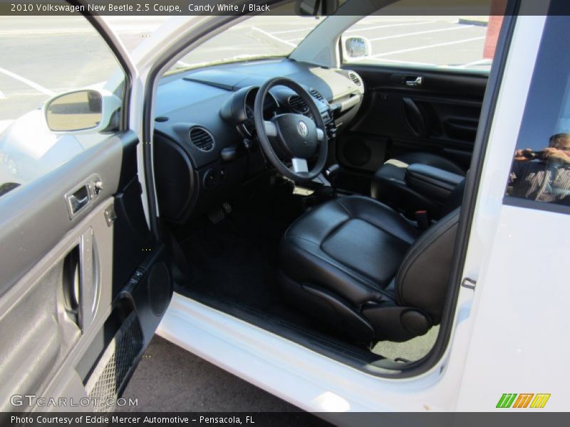 Candy White / Black 2010 Volkswagen New Beetle 2.5 Coupe