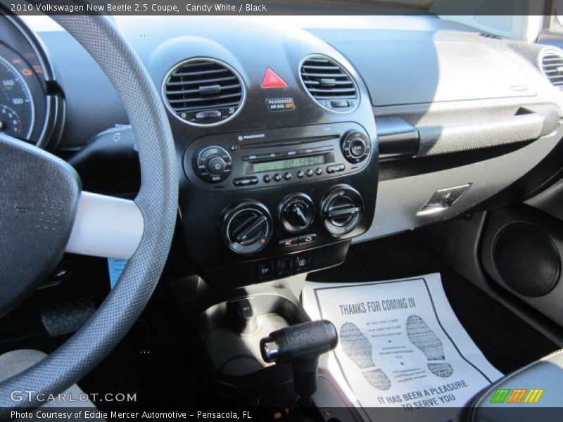 Candy White / Black 2010 Volkswagen New Beetle 2.5 Coupe