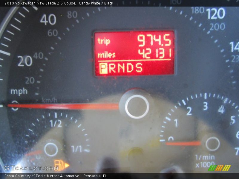 Candy White / Black 2010 Volkswagen New Beetle 2.5 Coupe