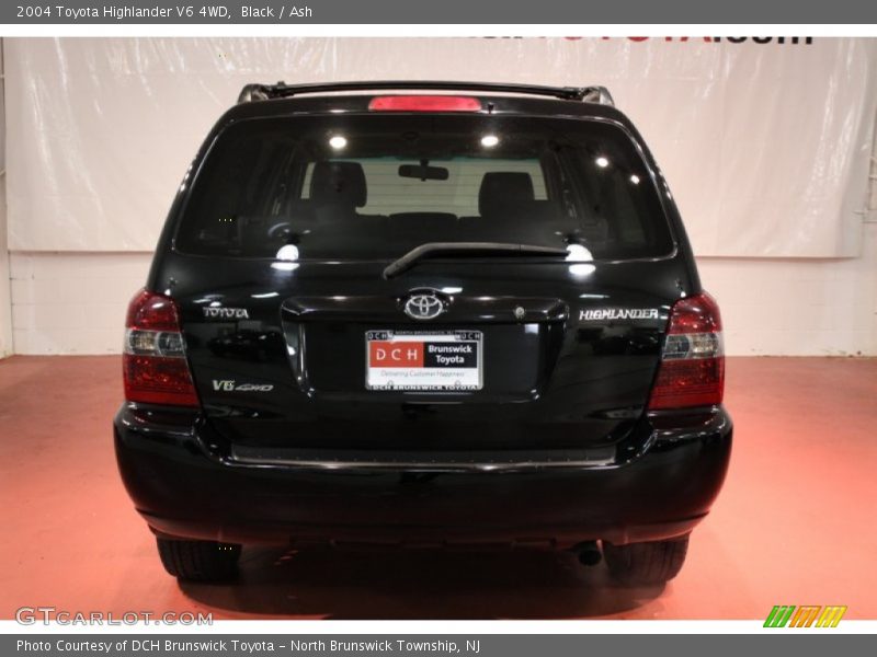 Black / Ash 2004 Toyota Highlander V6 4WD