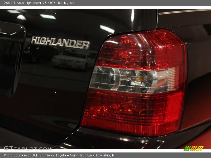 Black / Ash 2004 Toyota Highlander V6 4WD
