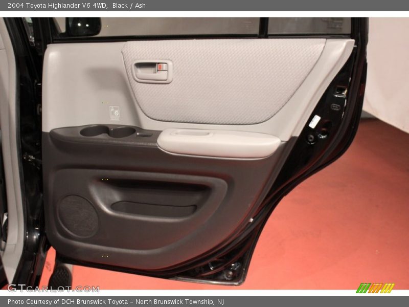 Black / Ash 2004 Toyota Highlander V6 4WD