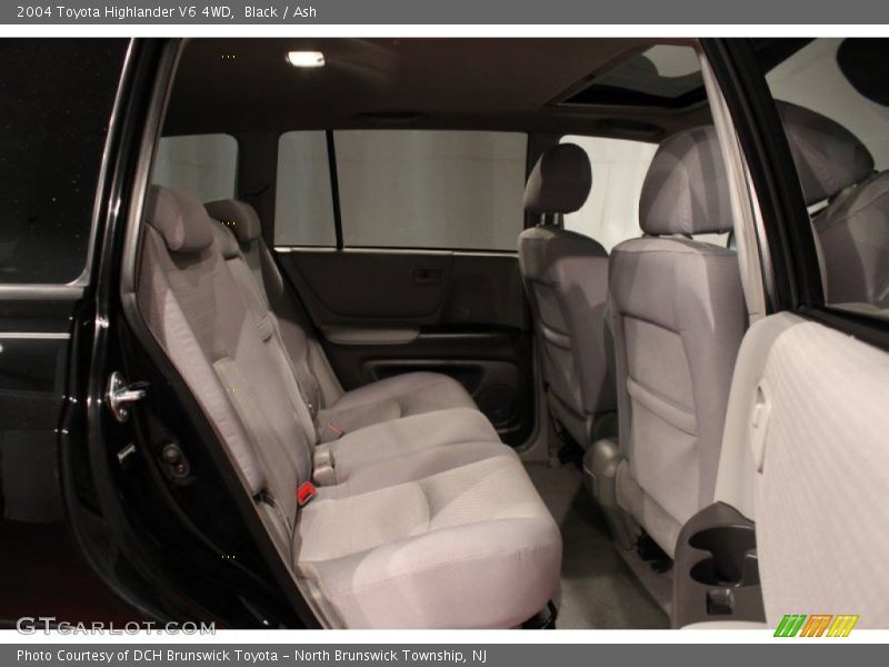 Black / Ash 2004 Toyota Highlander V6 4WD