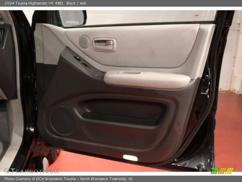 Black / Ash 2004 Toyota Highlander V6 4WD