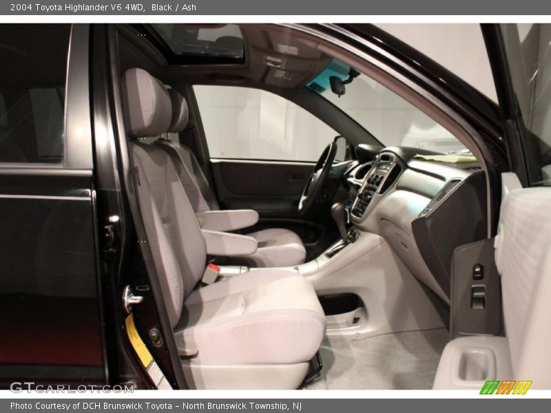 Black / Ash 2004 Toyota Highlander V6 4WD