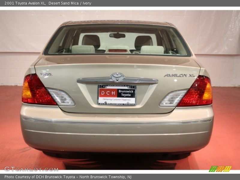 Desert Sand Mica / Ivory 2001 Toyota Avalon XL