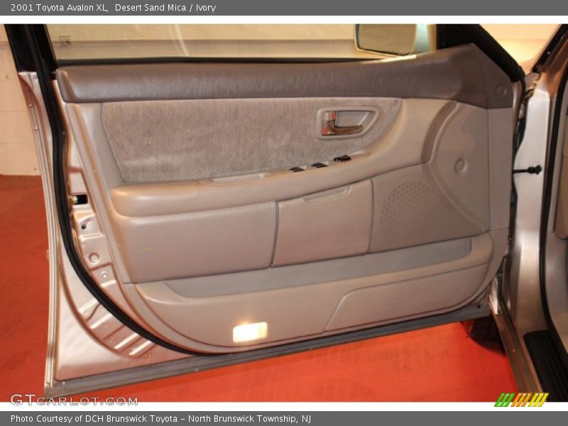Desert Sand Mica / Ivory 2001 Toyota Avalon XL